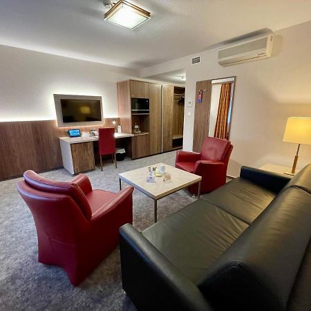 Hotel Merkur Ландщул Екстериор снимка