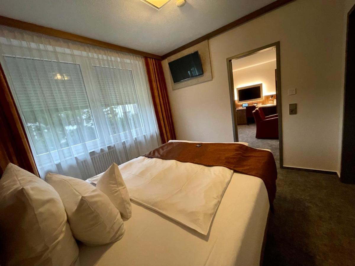 Hotel Merkur Ландщул Екстериор снимка