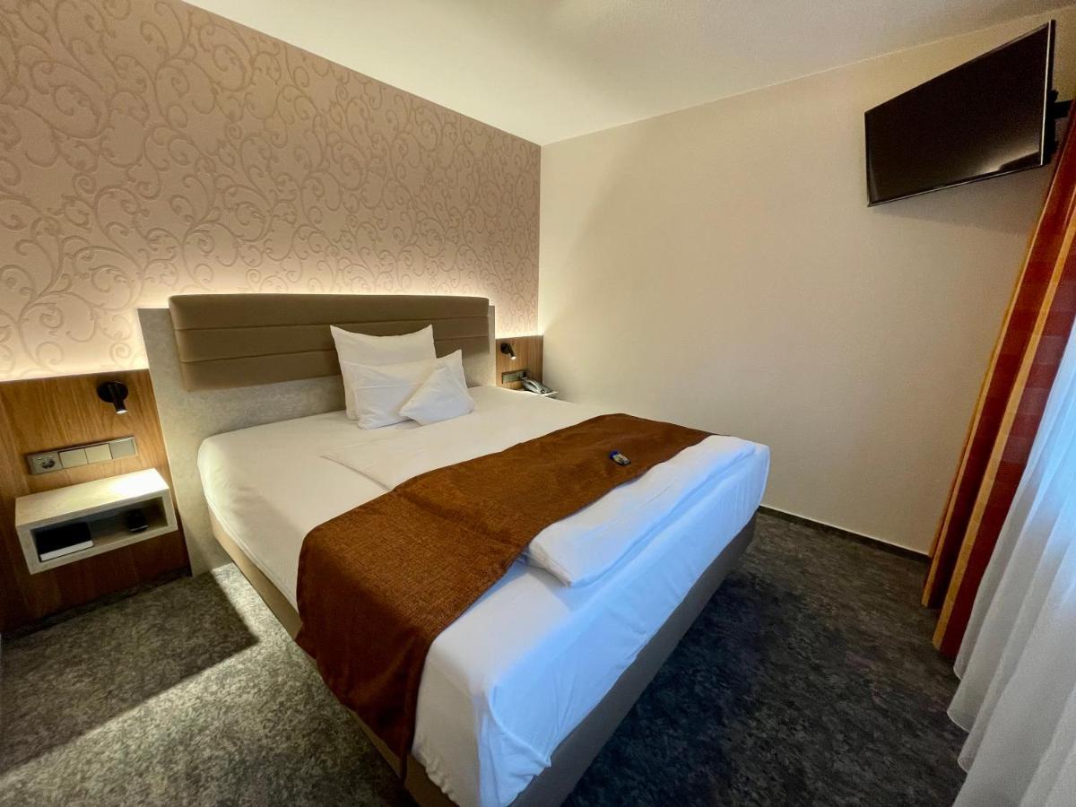 Hotel Merkur Ландщул Екстериор снимка