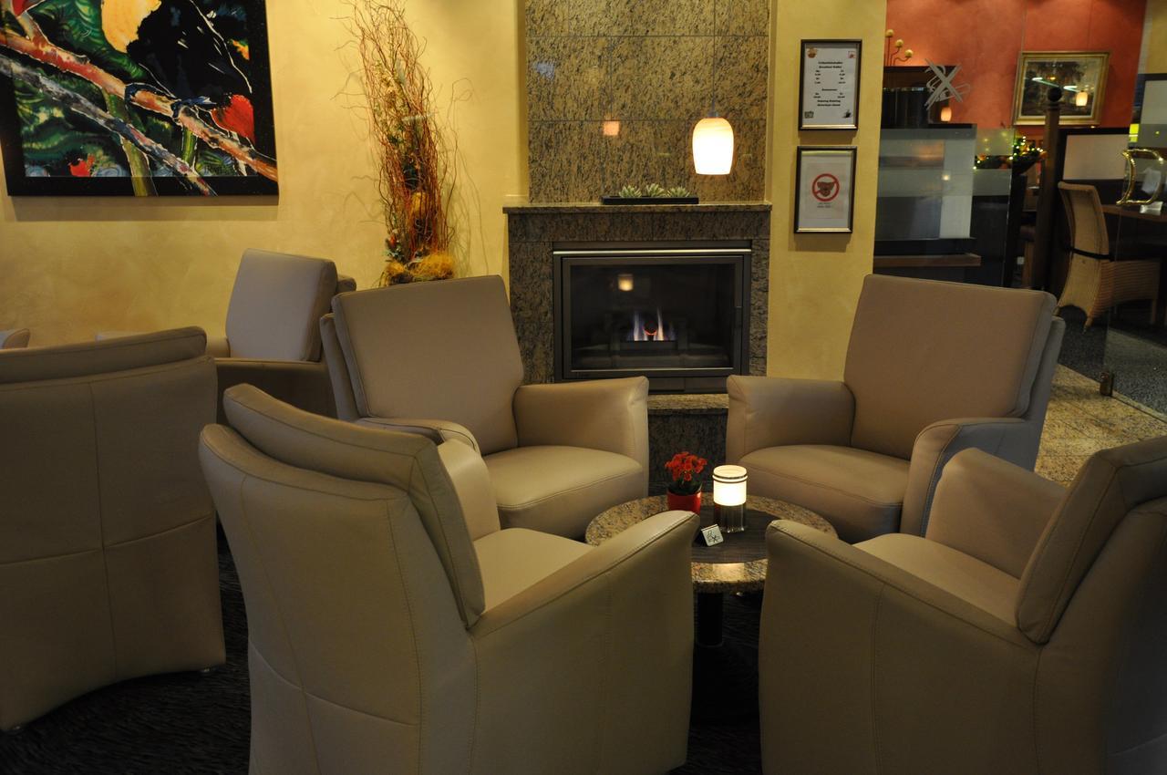 Hotel Merkur Ландщул Екстериор снимка