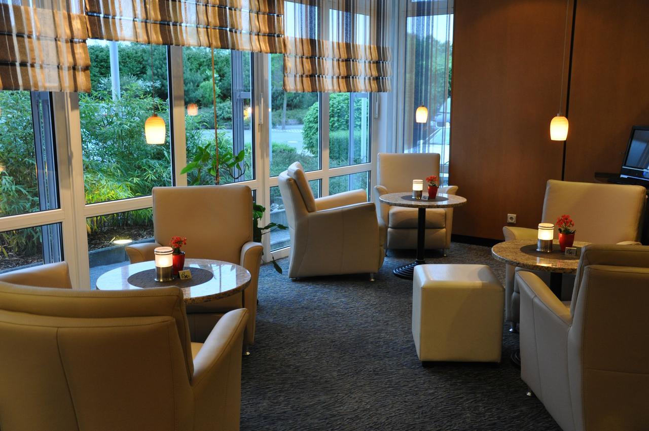 Hotel Merkur Ландщул Екстериор снимка