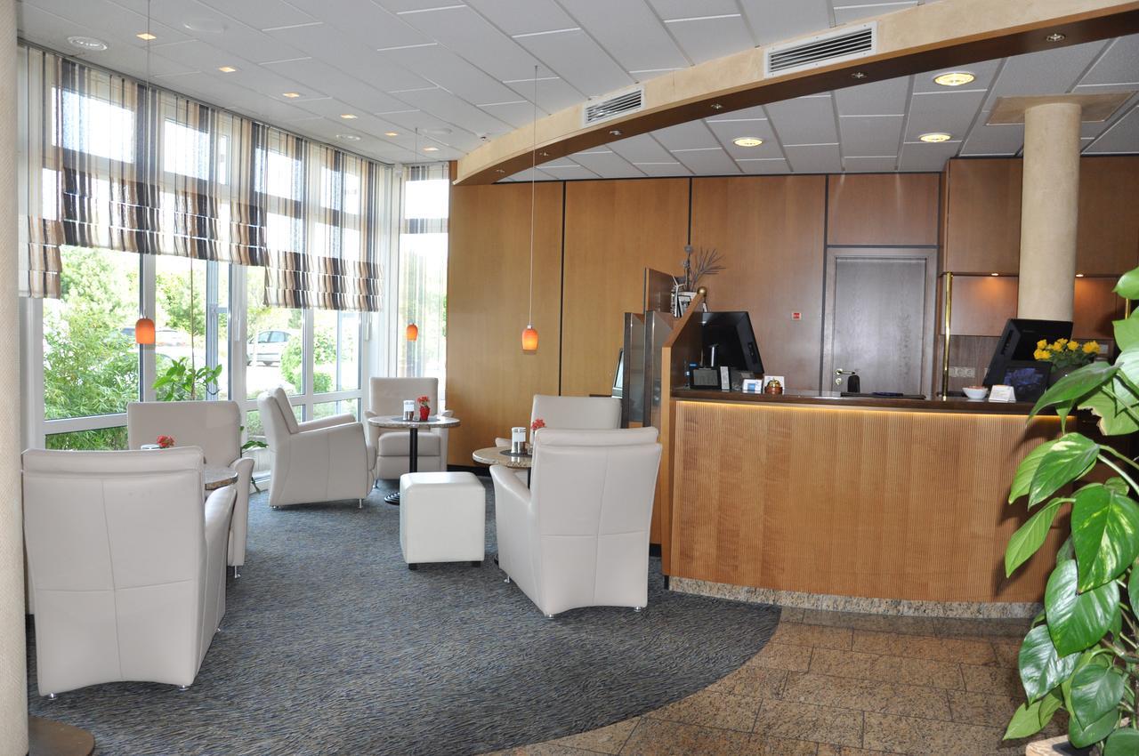Hotel Merkur Ландщул Екстериор снимка