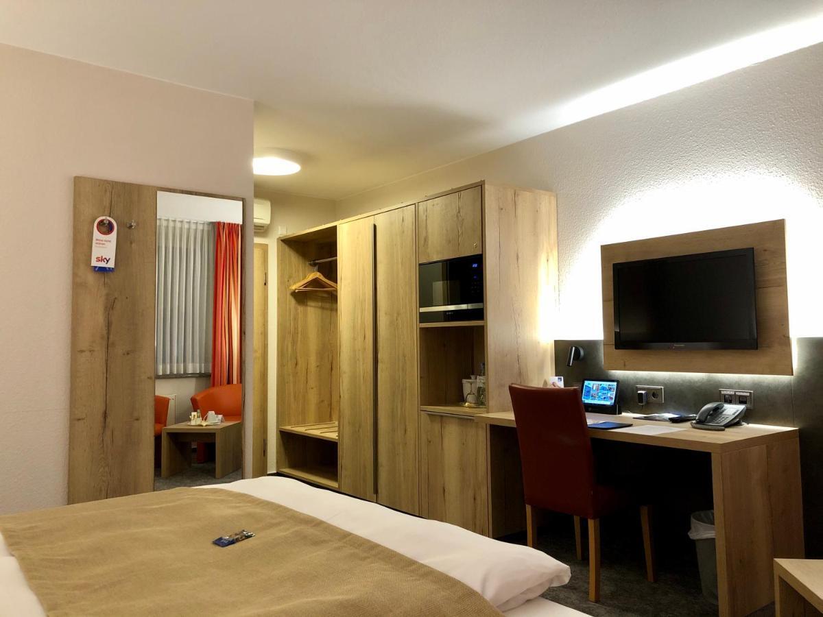 Hotel Merkur Ландщул Екстериор снимка